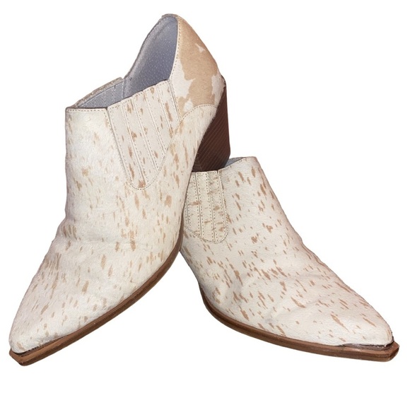 Dolce Vita Shoes - DOLCE VITA Sloan Calf Hair Western Style Leather Ankle Bootie Cream/Tan Size 9